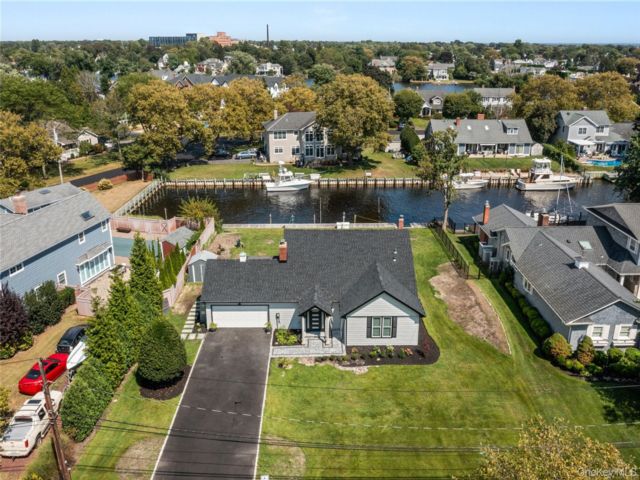  4 BR,  3.00 BTH &nbsp;Ranch style home in West Islip
