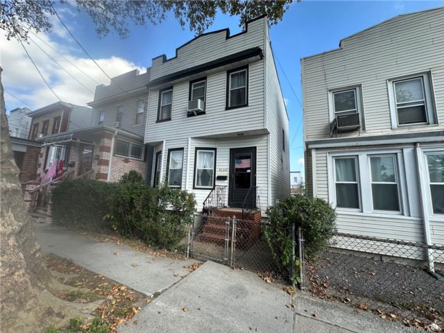  2 BR,  2.00 BTH &nbsp;House style home in Ozone Park