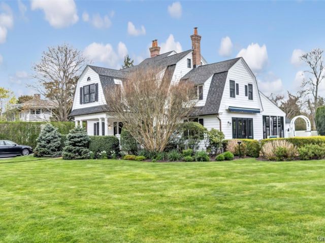  5 BR,  5.00 BTH &nbsp;Traditional style home in Quogue