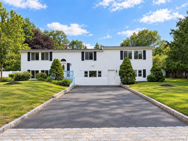  5 BR,  4.00 BTH &nbsp;Hi ranch style home in Stony Brook