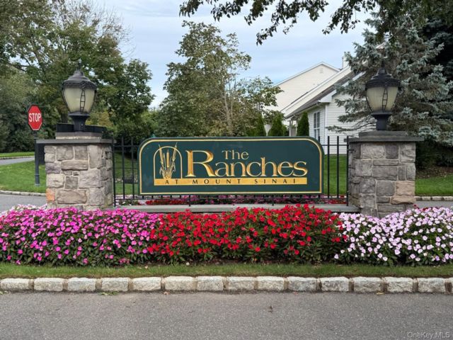  3 BR,  4.00 BTH &nbsp;Condo style home in Mount Sinai