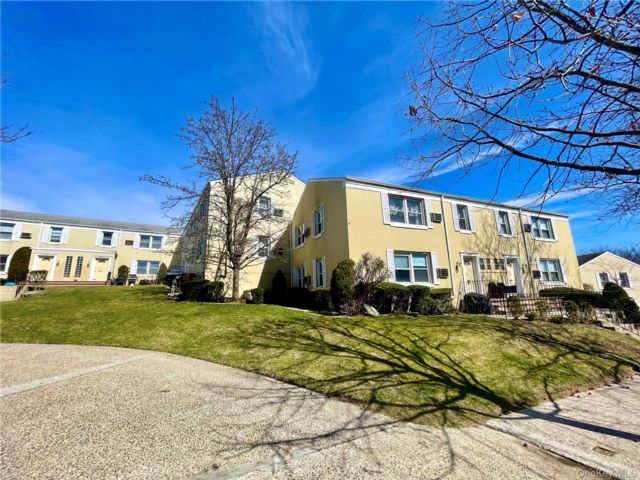  1 BR,  1.00 BTH &nbsp;Garden style home in Bellerose