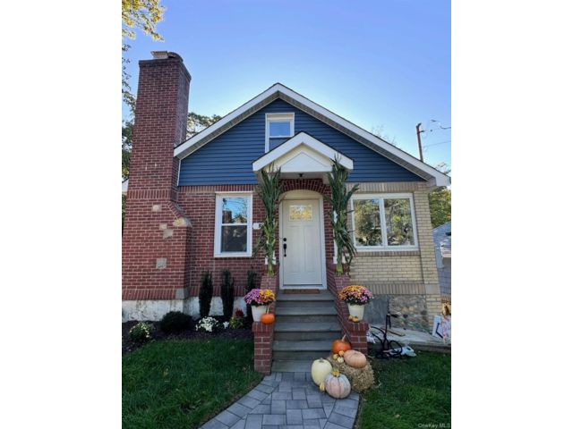  2 BR,  1.00 BTH &nbsp;Tudor style home in Rocky Point