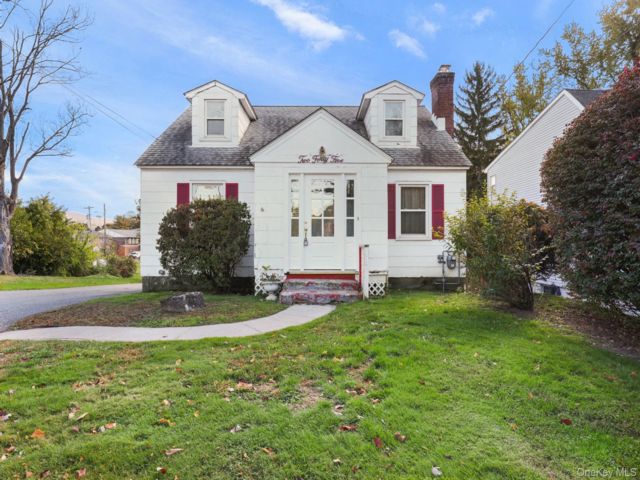  3 BR,  2.00 BTH &nbsp;Cape cod style home in New Windsor