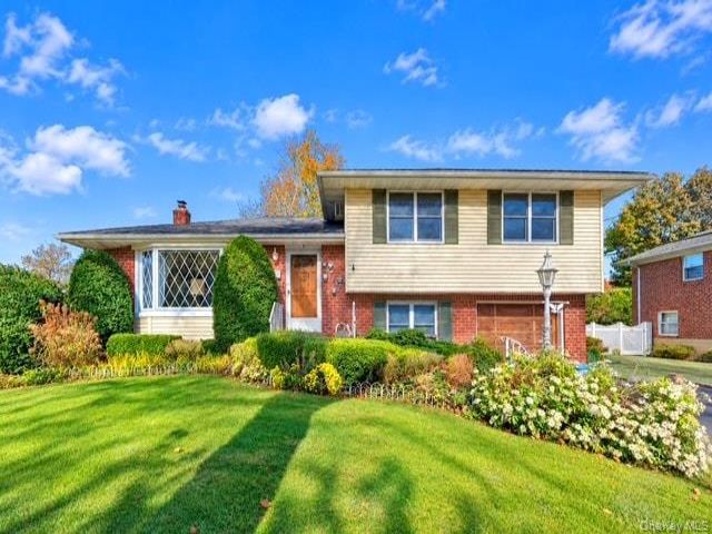 3 BR,  2.00 BTH &nbsp;Split level style home in Melville