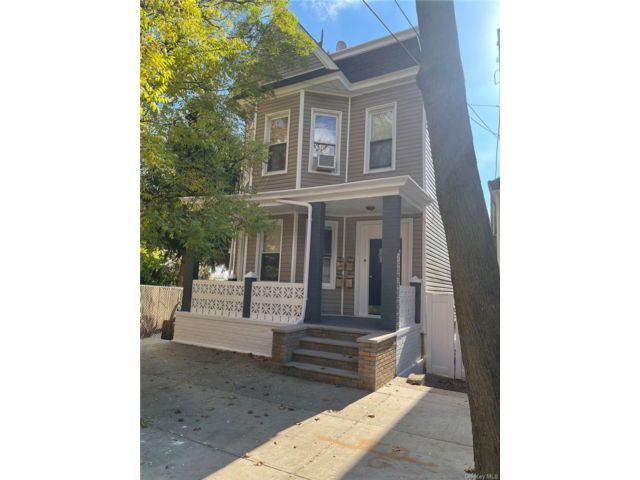  2 BR,  1.00 BTH &nbsp;Full floor apar style home in Woodhaven