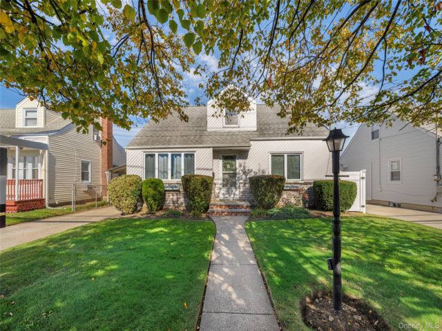 4 BR,  2.00 BTH &nbsp;Cape cod style home in Carle Place