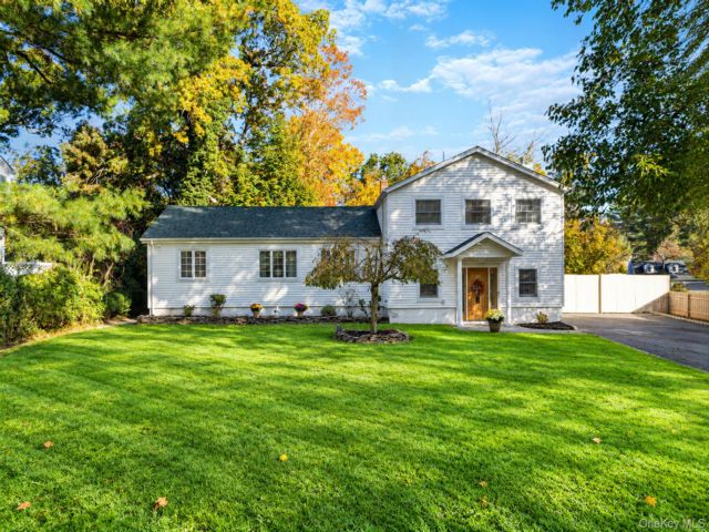  3 BR,  2.00 BTH &nbsp;Split level style home in Sound Beach