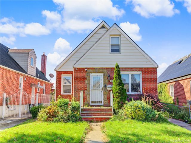  4 BR,  3.00 BTH &nbsp;Other style home in Fresh Meadows